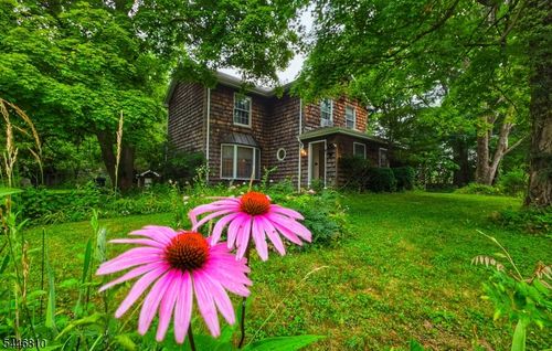 57 Grove St, Chester, NJ, 07930-2517 | Card Image