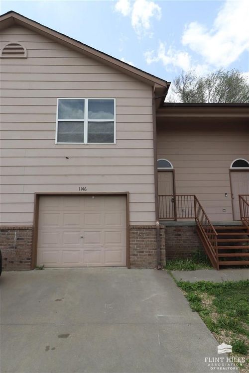 1102 Country Club Ln, Junction City, KS, 66441-3289 | Card Image
