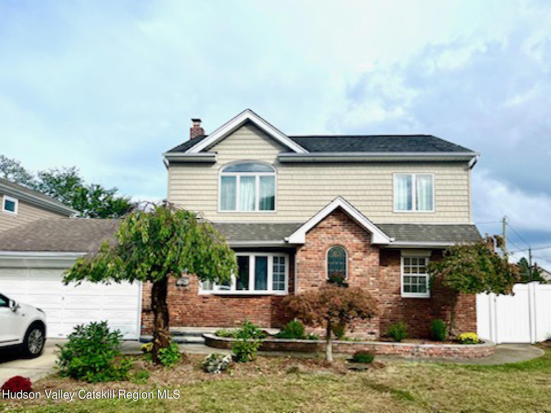 Lee Ave, Hicksville, NY 11801