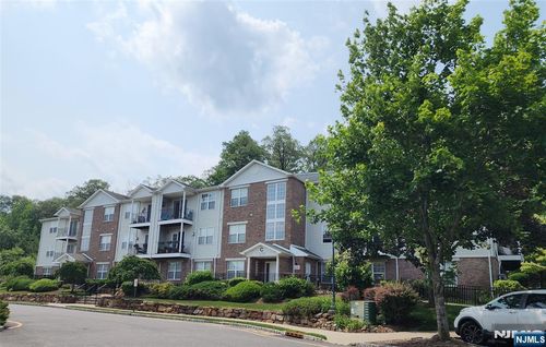 75 Mountainview Ct, Riverdale, NJ, 07457-1035 | Card Image