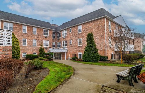 211-2 Fowler Ave, Lynbrook, NY, 11563-2042 | Card Image