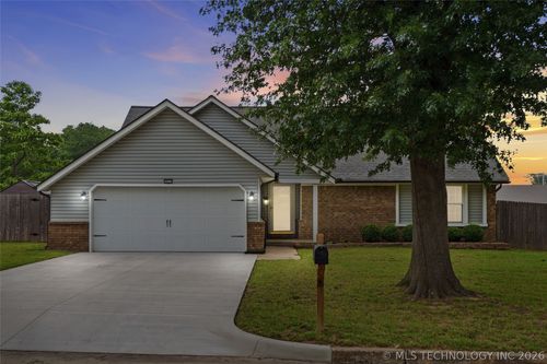 2517 Hickory Ave, Broken Arrow, OK, 74012-7646 | Card Image