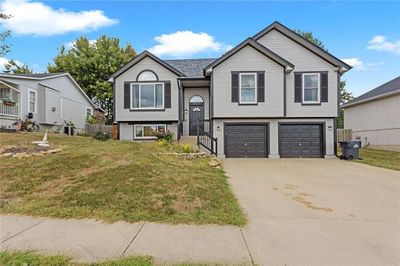 Split foyer home with 2 car garage | Image 1