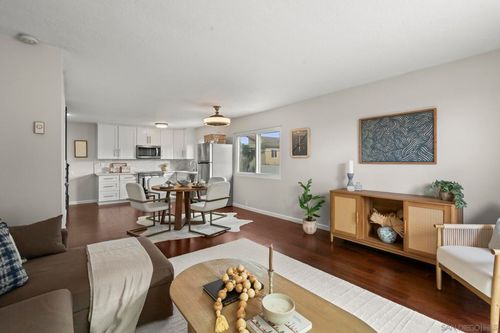 211-4477 Mentone St, San Diego, CA, 92107-1025 | Card Image