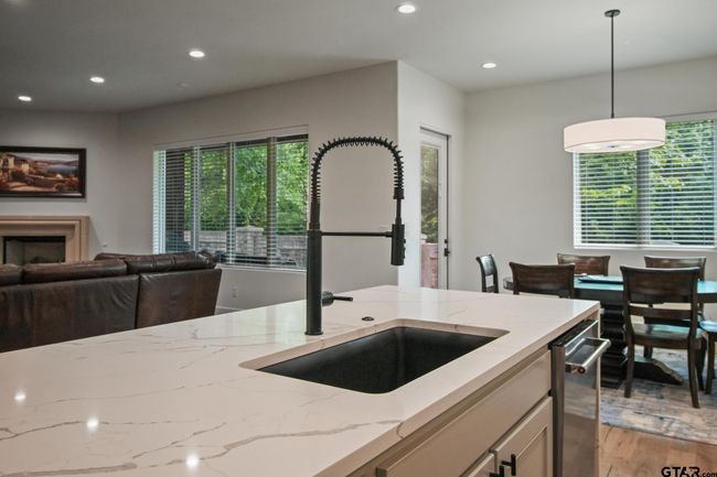 7863 Cross Rd, House other with 3 bedrooms, 3 bathrooms and null parking in Tyler TX | Image 12