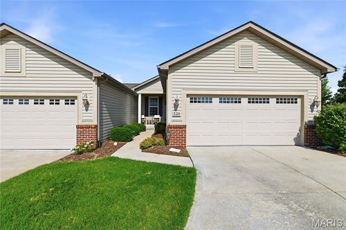 226 City Gate Ln, Saint Charles, MO, 63303-6717 | Card Image