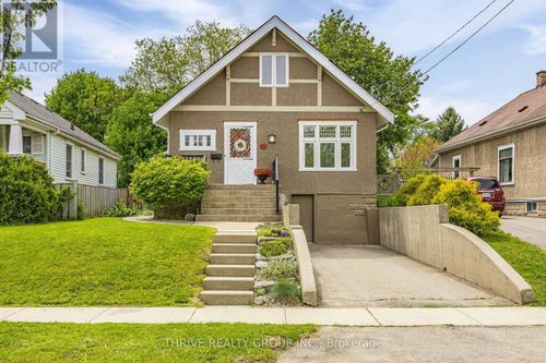 111 Alexandra St, London, ON, N6C2B3 | Card Image