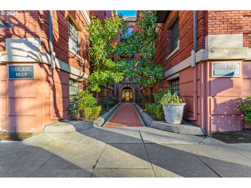 313-1829 Lovejoy St, Portland, OR, 97209-1523 | Card Image