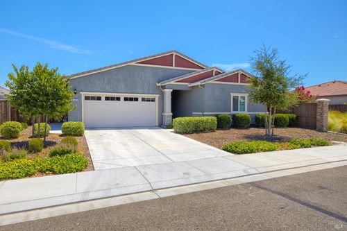 625 Honey Bee Rd, Dixon, CA, 95620-3930 | Card Image