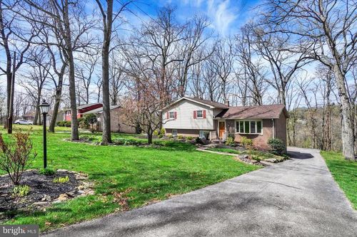 319 Holyoke Dr, YORK, PA, 17402-5013 | Card Image