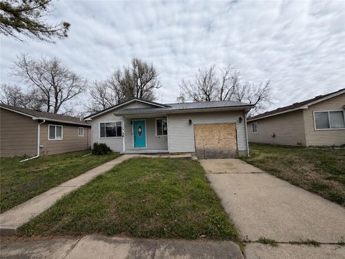 518 W 4th St, Eureka, KS, 67045-1420 | Card Image