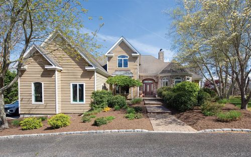115 Highland Rd, Southampton, NY, 11968-3611 | Card Image