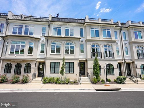 8215 River Rd, BETHESDA, MD, 20817-3415 | Card Image
