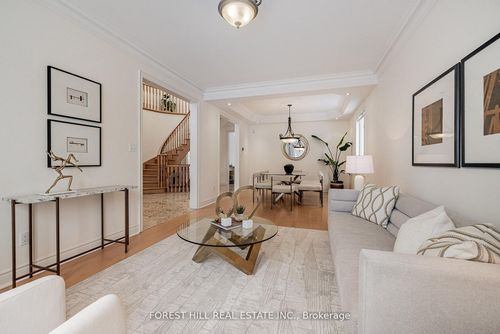 16 Northwood Dr, North York, ON, M2M2J8 | Card Image