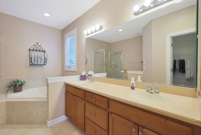221 Course Dr, House other with 3 bedrooms, 3 bathrooms and 2 parking in Lake In The Hills IL | Image 18