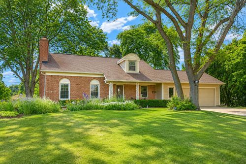 427 Susan Ln, Thiensville, WI, 53092-1450 | Card Image