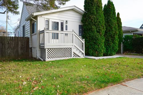 22448 Rein Ave, Eastpointe, MI, 48021-2421 | Card Image