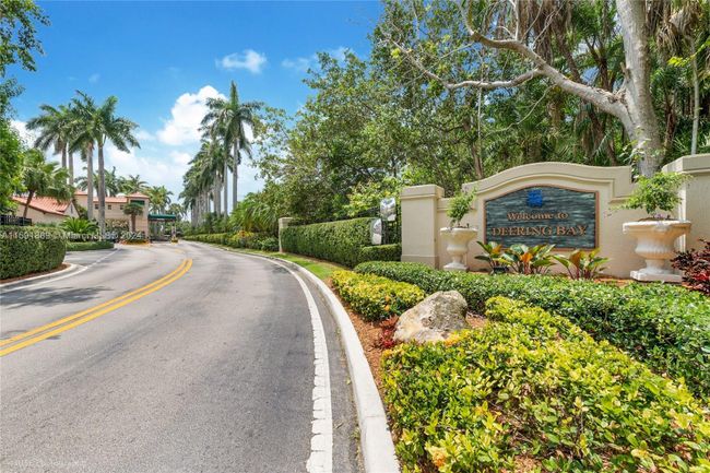 294 - 13635 Deering Bay Dr, Condo with 3 bedrooms, 4 bathrooms and null parking in Coral Gables FL | Image 2
