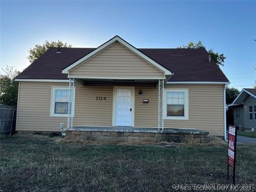 704 Main St, Sapulpa, OK, 74066-5104 | Card Image