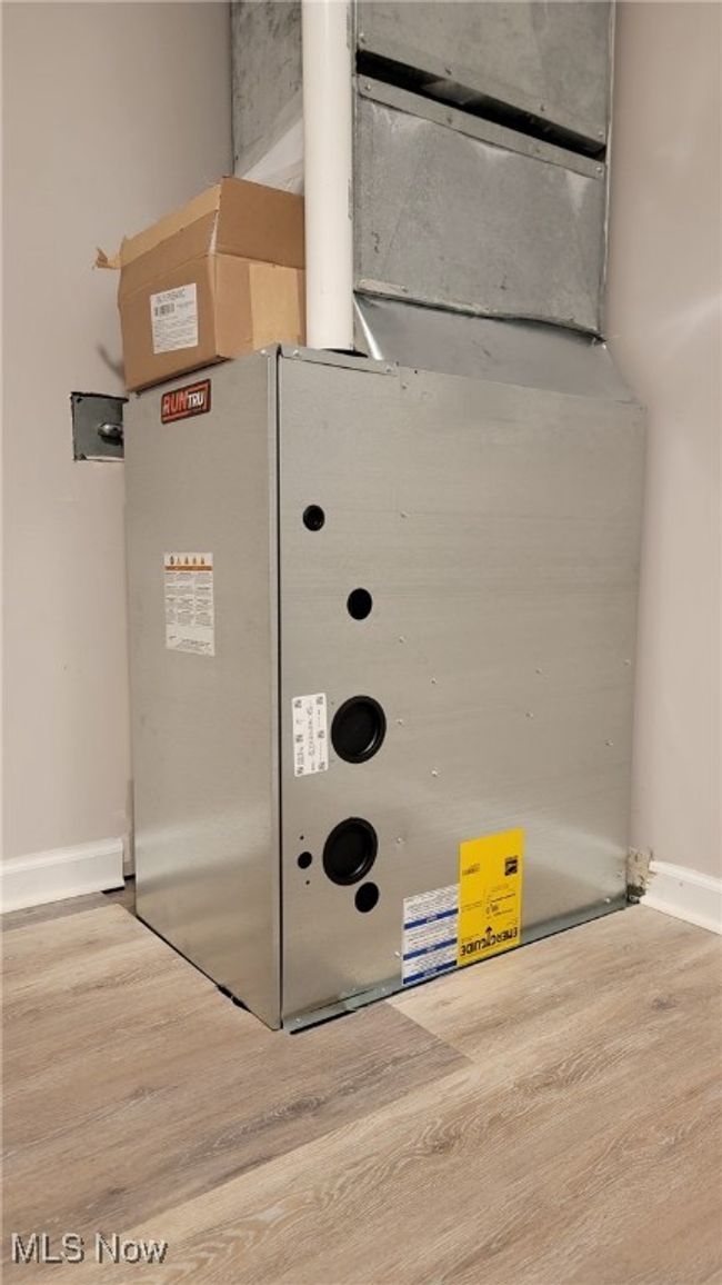 Utilities with heating unit | Image 10