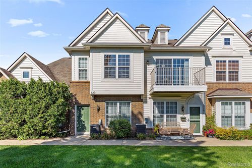 5201 Widgeon Ln, Walled Lake, MI, 48390-5428 | Card Image