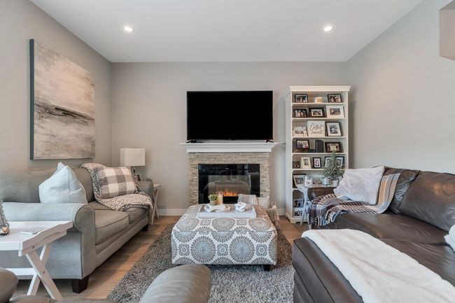 14 - 3303 Rosemary Heights Cres, Townhouse with 3 bedrooms, 3 bathrooms and 4 parking in Surrey BC | Image 4