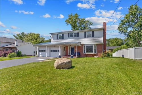 27 Mcintosh St, Liverpool, NY, 13090-3438 | Card Image