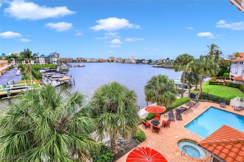 1-302-9101 Vanderbilt Dr, NAPLES, FL, 34108-2308 | Card Image