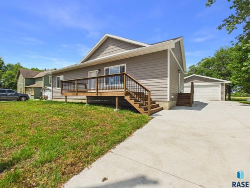 505 S Garfield St, Lennox, SD, 57039-2218 | Card Image