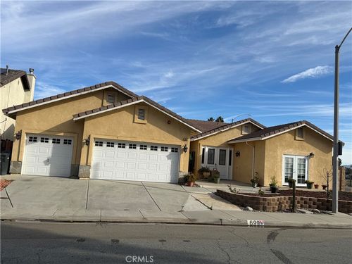 699 Winners Cir, San Jacinto, CA, 92582-2741 | Card Image