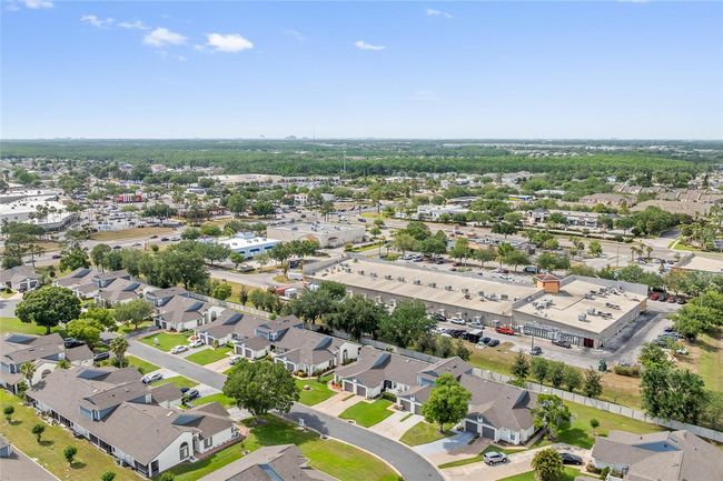 98 Lakepointe Cir, Townhouse with 3 bedrooms, 2 bathrooms and null parking in KISSIMMEE FL | Image 28