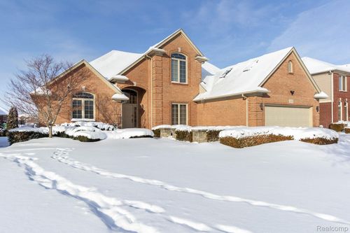 49683 Yale Dr, Macomb, MI, 48044-1781 | Card Image