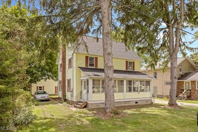 View of front facade with a front yard | Image 1