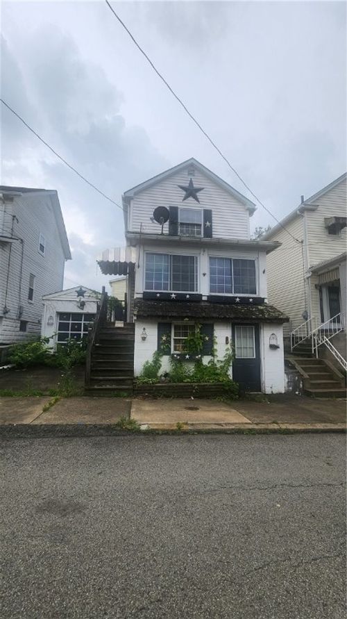 539 Walnut St, Vandergrift, PA, 15690-3403 | Card Image