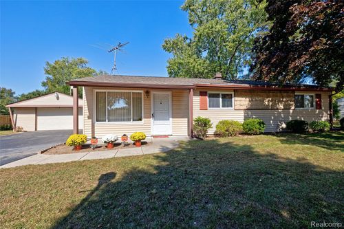 4730 Pinedale Ave, Clarkston, MI, 48346-3755 | Card Image