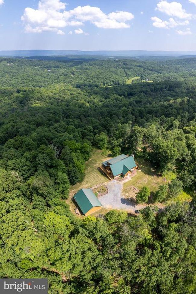 2020 Quaint Acres Ln, House other with 3 bedrooms, 3 bathrooms and null parking in BERKELEY SPRINGS WV | Image 8