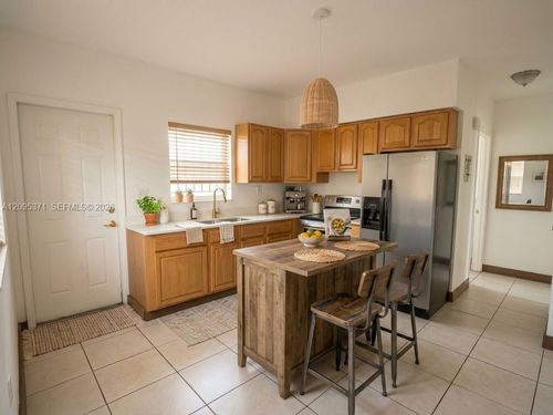 1-1995 Ne 167th St, North Miami Beach, FL, 33162-3161 | Card Image