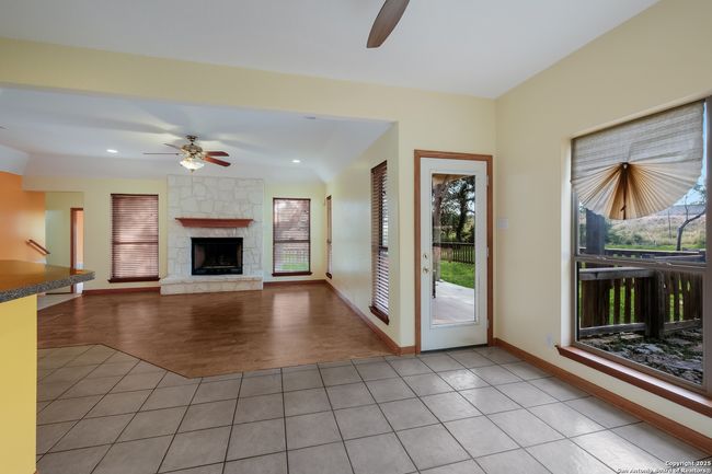 542 Silver Spgs, House other with 3 bedrooms, 3 bathrooms and null parking in Helotes TX | Image 4