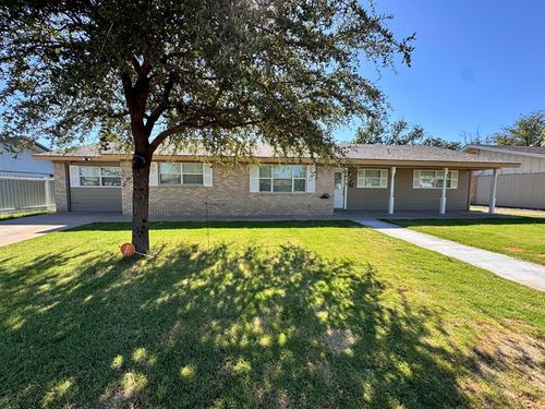105 S Seals St, Fort Stockton, TX, 79735-6217 | Card Image