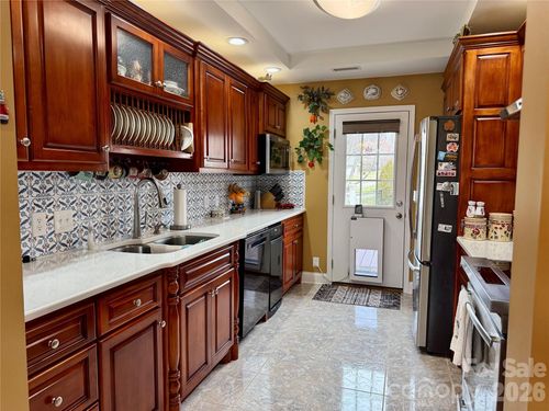 101 Rivercliff Dr, Hudson, NC, 28638-5003 | Card Image