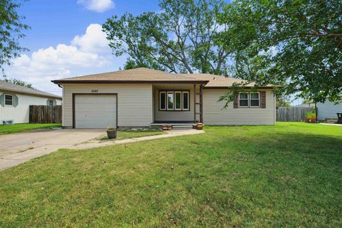 2267 S Ohio St, Salina, KS, 67401-6807 | Card Image