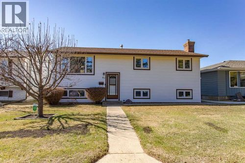 95 Oak Street, Red Deer, AB, T4P1S2 | Card Image