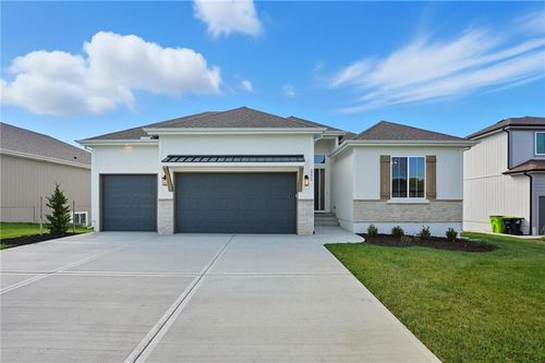 2775 Sw 11th Ter, Lee's Summit, MO, 64081-3708 | Card Image