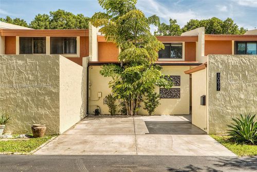 10617 Sw 79th Ter, Miami, FL, 33173-2911 | Card Image