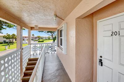 201 - 1850 Nw 18th Street, Condo with 2 bedrooms, 2 bathrooms and null parking in Delray Beach FL | Image 2