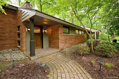 3310 Dogwood Ct, Bloomfield Hills, MI, 48304-2519 | Card Image