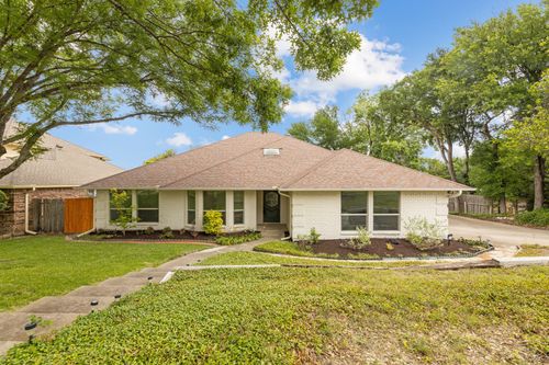 10112 Wandering Way St, Benbrook, TX, 76126-3012 | Card Image