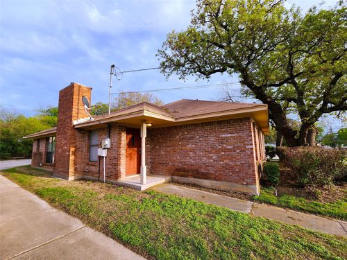 2202 Bolivar St, Denton, TX, 76201-1858 | Card Image