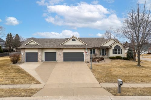 5280 Kristi Ln, Bettendorf, IA, 52722-1116 | Card Image
