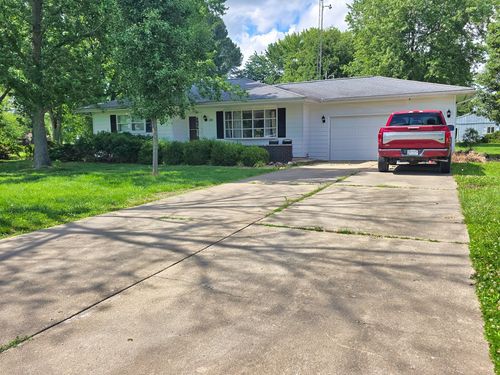 220 Oak St, Noble, IL, 62868-1903 | Card Image